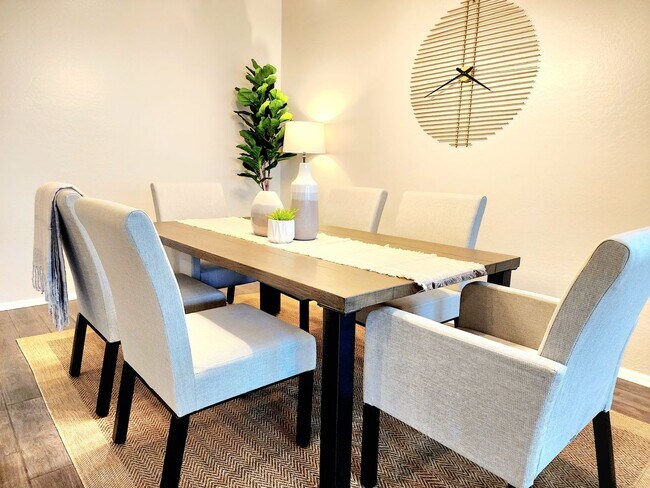 Foto del edificio - Coming Soon! FULLY-FURNISHED 4/Bed 2/Bath in LAVEEN