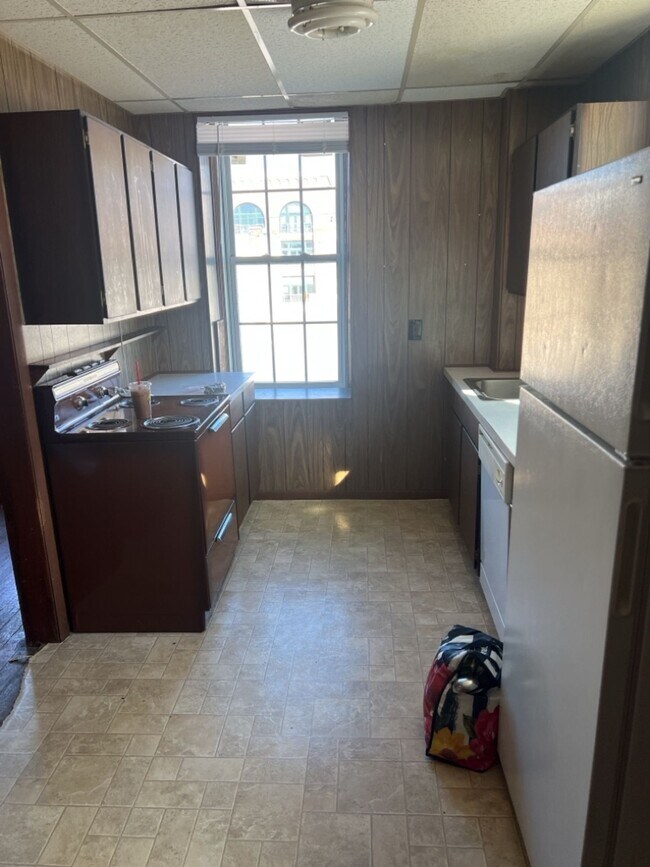 Foto del edificio - 736 1/2 Massachusetts St