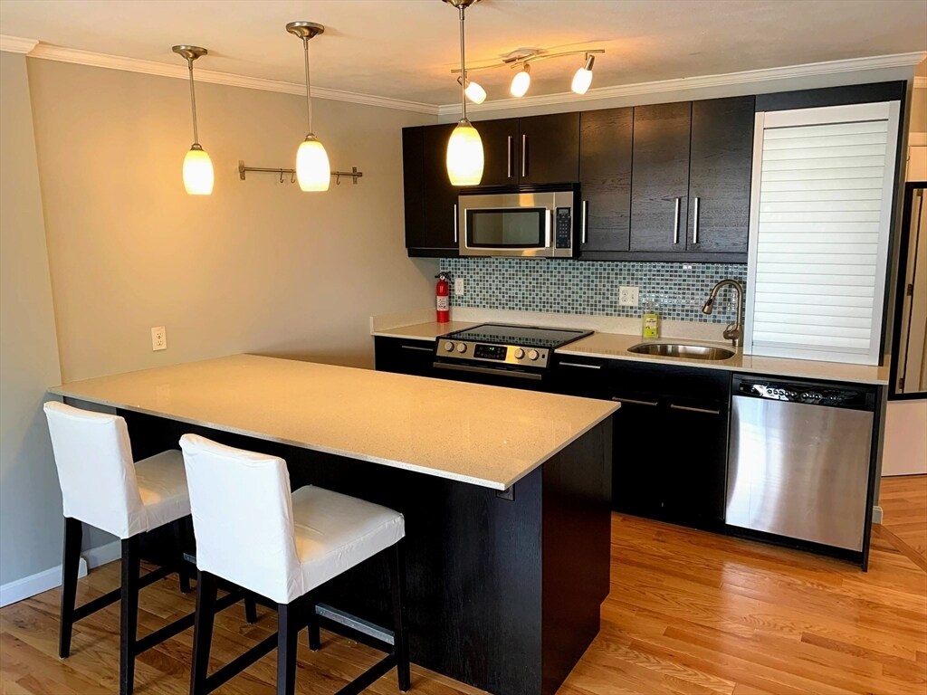 Foto principal - 348 Franklin St