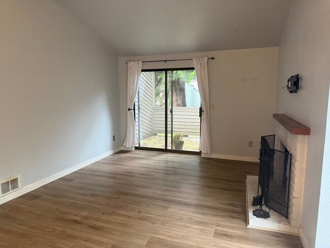 Building Photo - Condo near the beach - top floor