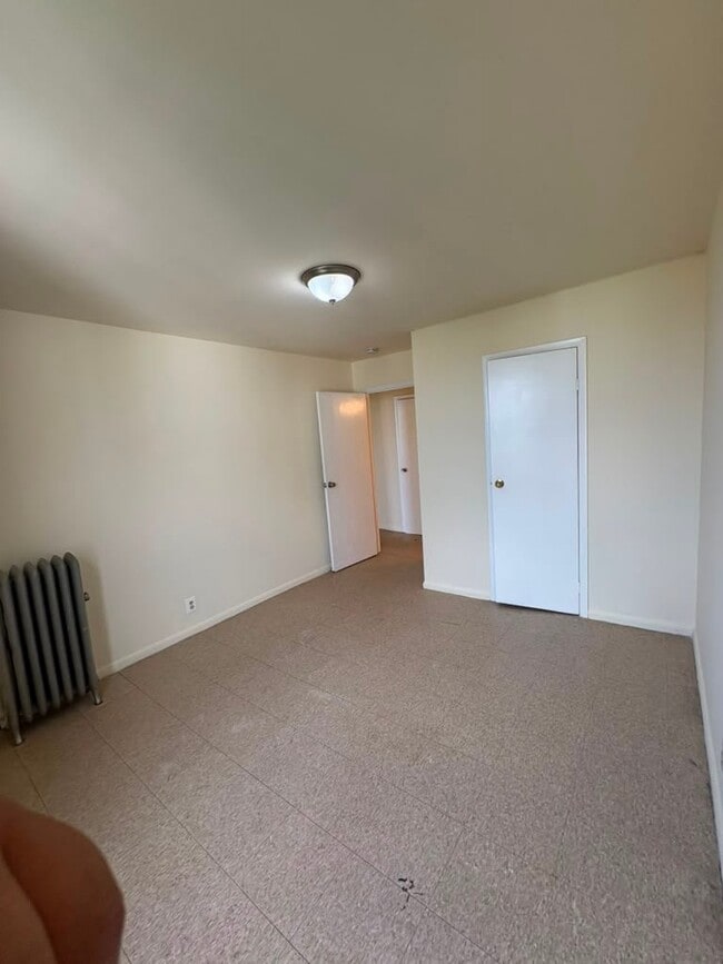 Building Photo - 185 Valentine Ln