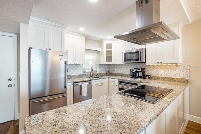 Building Photo - 7910 Sun Island Dr S