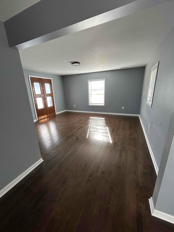 Building Photo - 1341 Main St