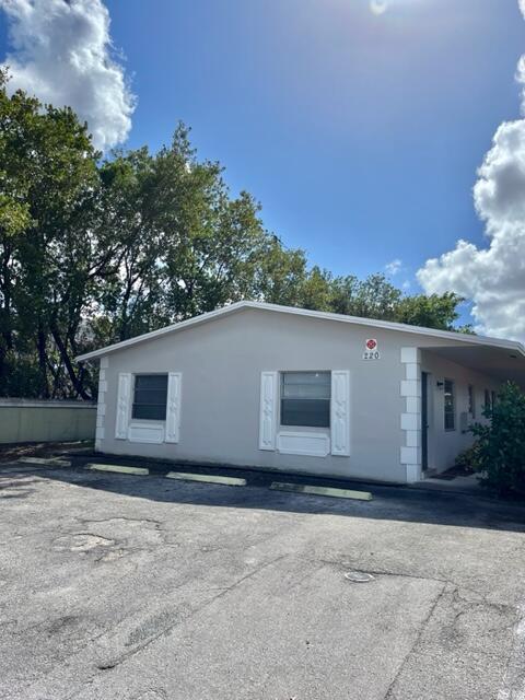Foto principal - 220 SW 8th St