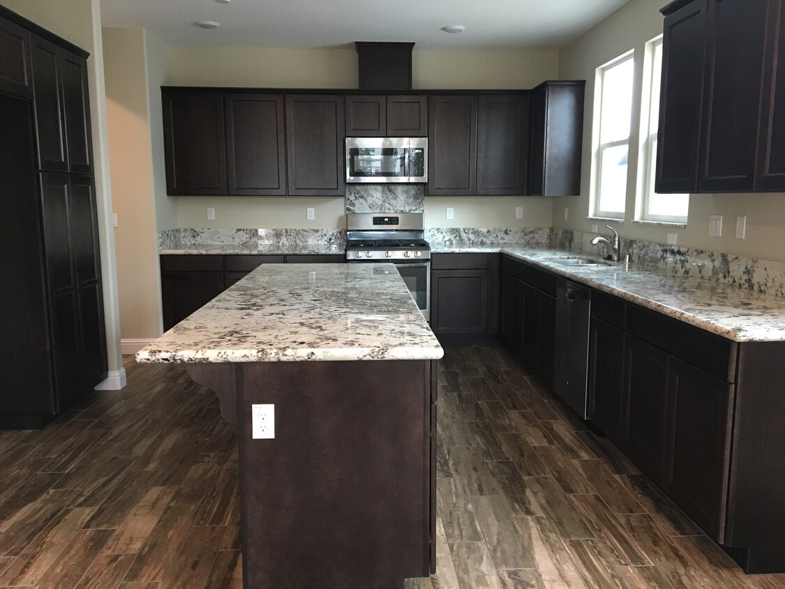 Building Photo - 855 Cotati Terrace