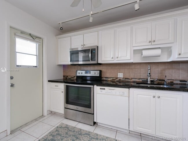 Building Photo - 2940 N Course Dr