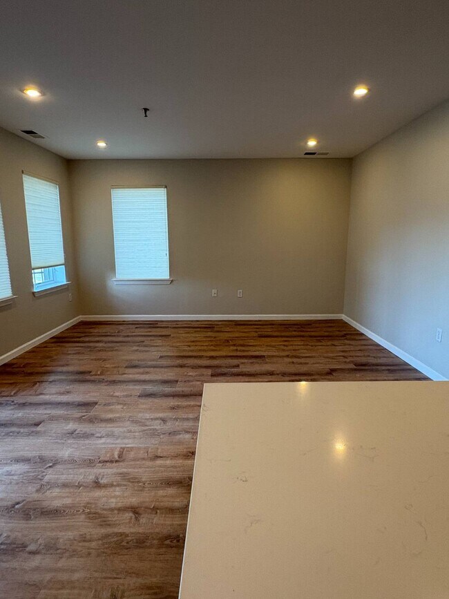 Foto del edificio - 1416-1444 Outlook Ave