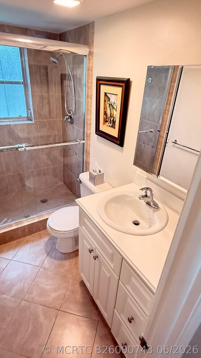 Building Photo - 4031 N Cypress Dr