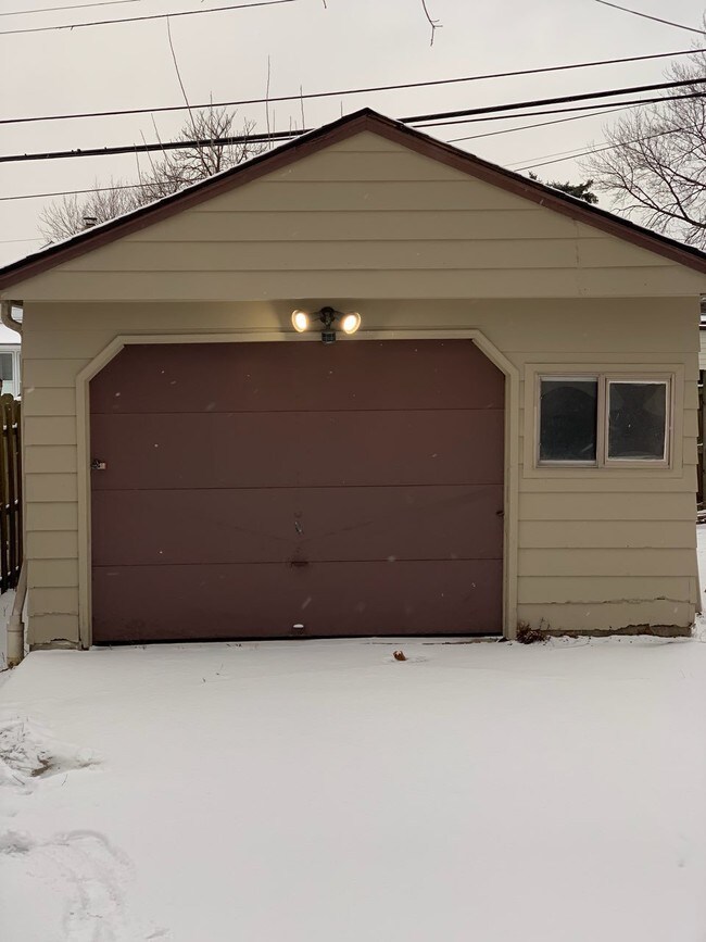 Building Photo - 4658 Rockwood Rd