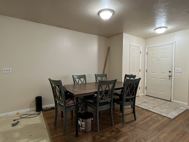 Dining Area - 1623 E 4th Ave