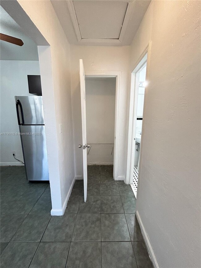 Foto del edificio - 661 NE 86th St
