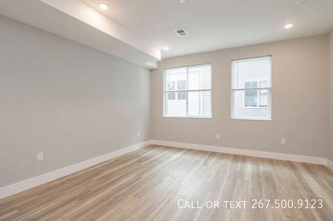 Building Photo - 2009 N Darien-2