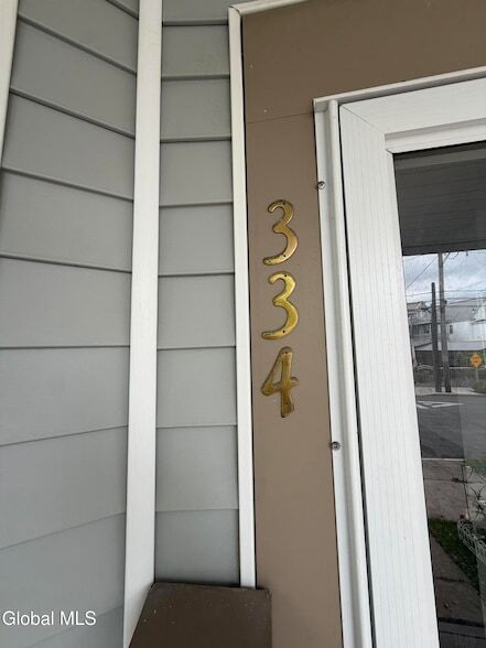 Foto del edificio - 332 Duane Ave