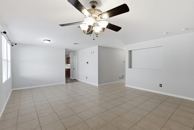 Foto del edificio - 9582 Rosedale Dr