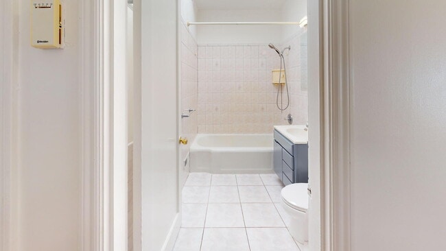 Building Photo - Charming Outer Sunset Single Family Home w...