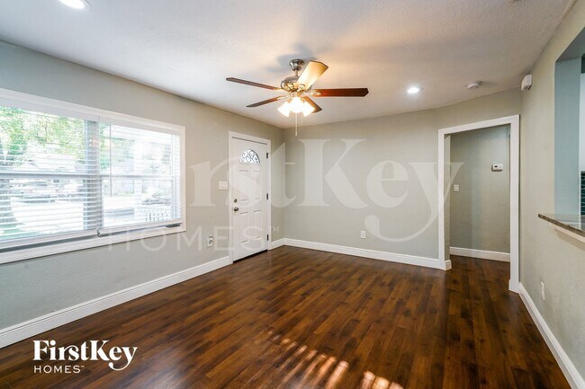 Foto del edificio - 6809 N Sterling Ave