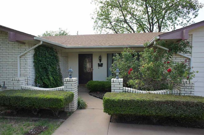 Building Photo - 4620 Summit Dr