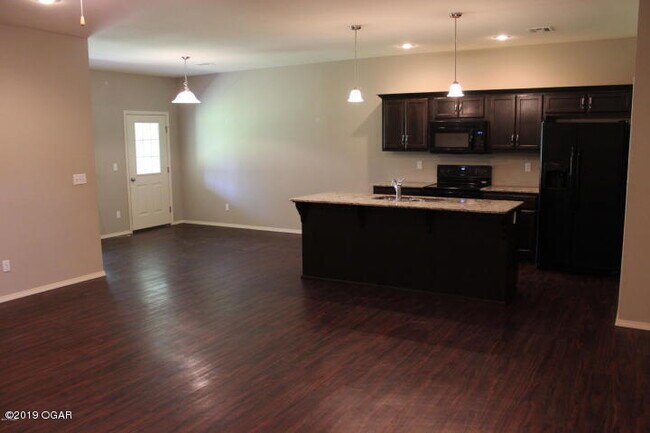 Building Photo - 5046 Raintree Cir