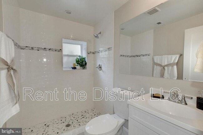 Foto del edificio - 15 Q St NW