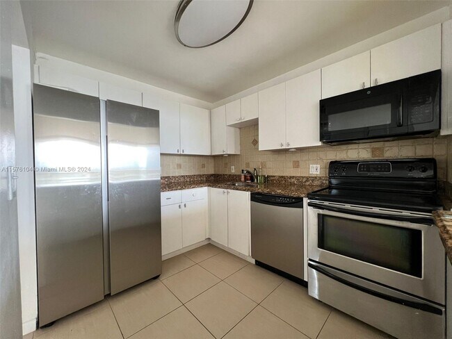Building Photo - 13499 Biscayne Blvd
