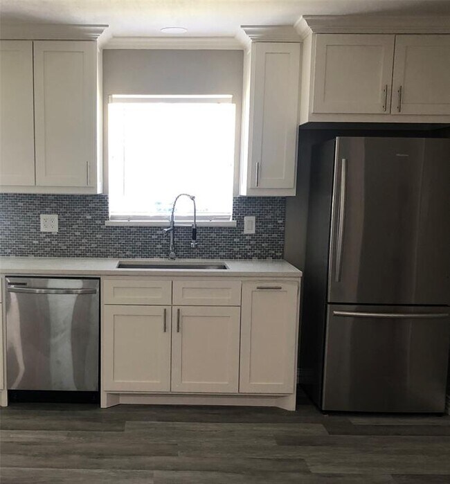 Foto del edificio - 3400 Eastbrook Dr