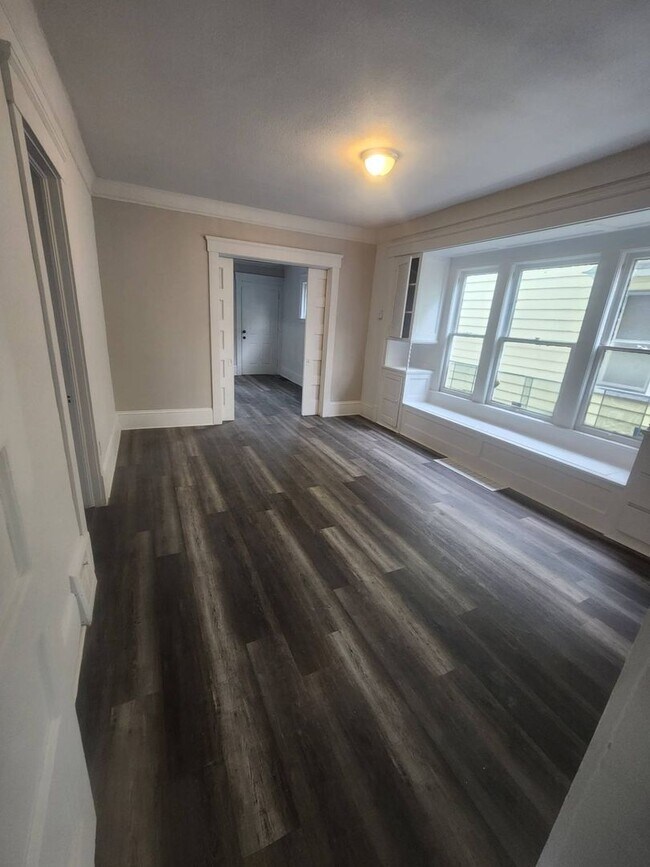 Foto del edificio - 1346 E 82nd St