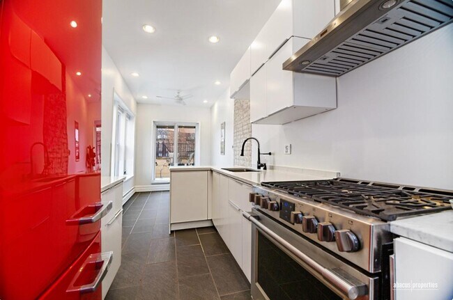 Foto del edificio - 2+ Bedroom with Private Deck