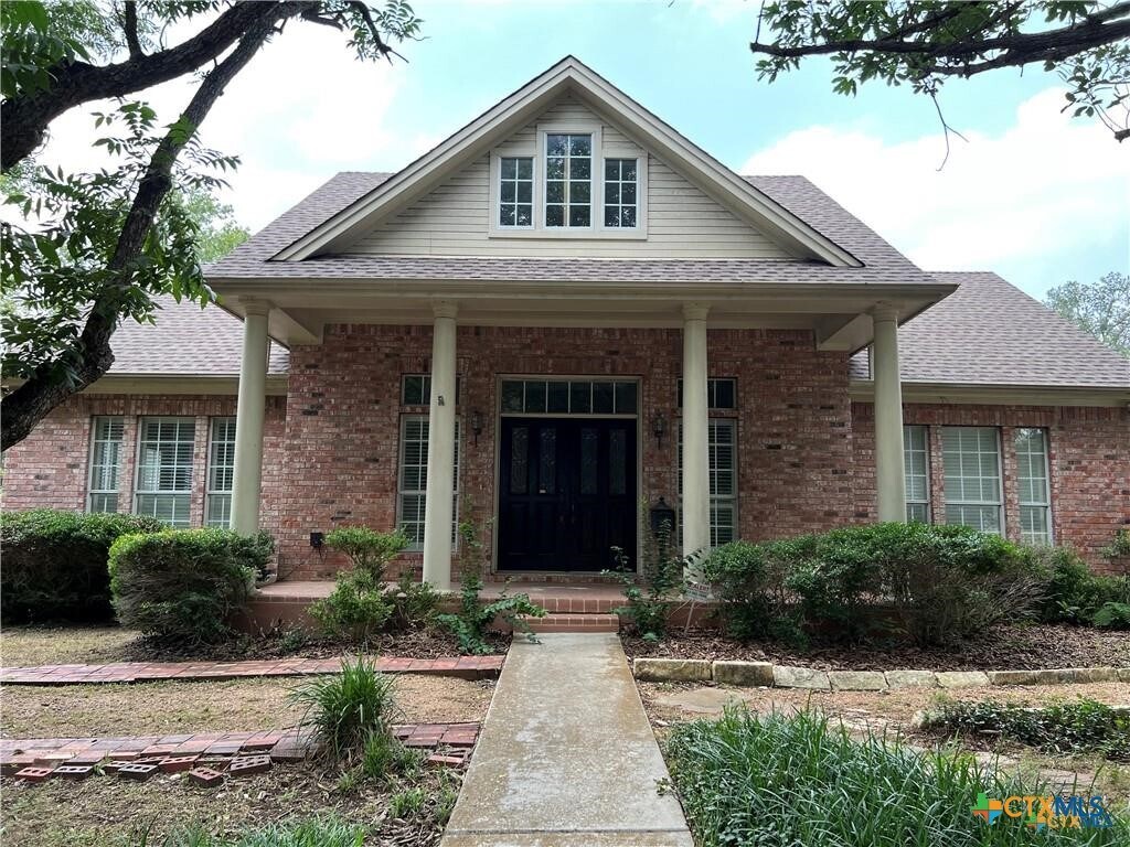 Foto principal - 742 W San Antonio St