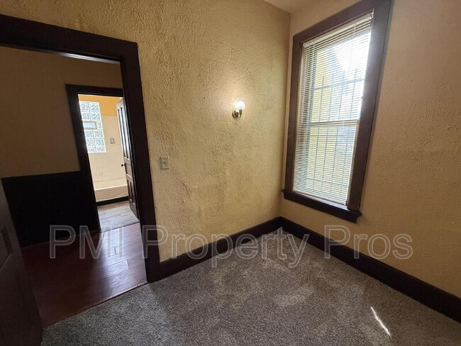 Foto del edificio - 2441 Dr. William Finlayson St