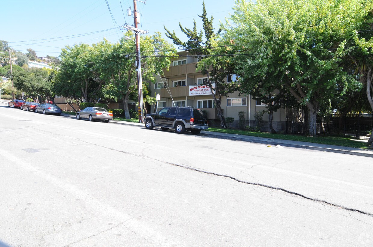 Building Photo - 997-999 Torrano Ave