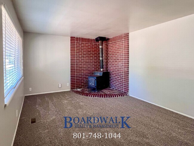 Foto del edificio - Awesome Sandy 5 Bed 2 Bath House!