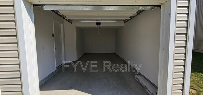 Foto del edificio - 212 Raintree Ln