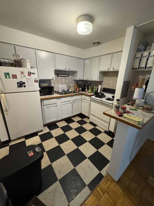 Foto del edificio - 6250 N Kenmore Ave