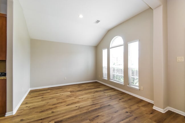 Foto del edificio - 5047 Gulf Stream Ln