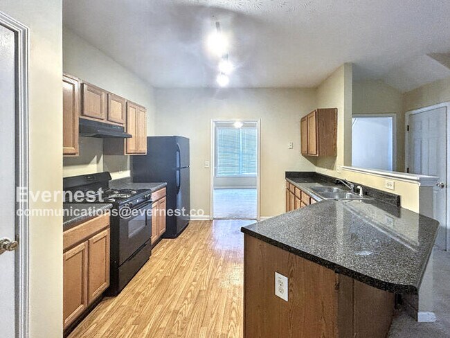 Foto del edificio - 4846 Hairston Park Square