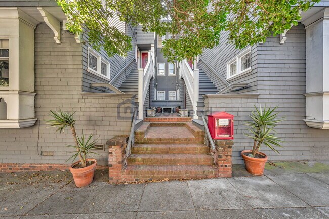 Building Photo - 2915 Jackson St