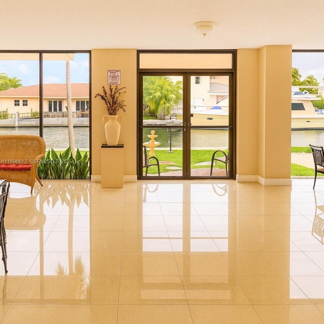 Foto del edificio - 2935 NE 163rd St