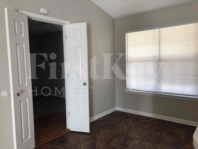 Building Photo - 5923 Willow Springs Dr