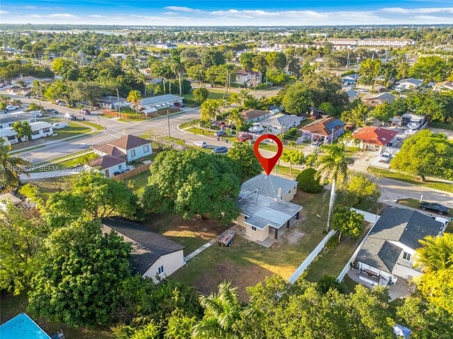 Foto del edificio - 559 NW 2nd St