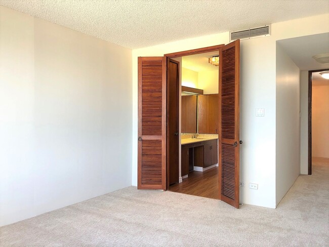 Foto del edificio - 3BR/2BA/1PK - Regency at Kahala