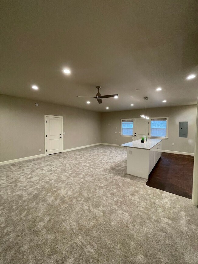 Foto del edificio - Completely Renovated Studio in Quiet Resid...