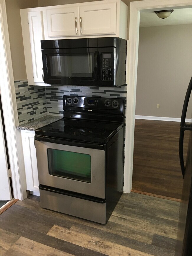 Foto del edificio - 629 Sylvan Ln