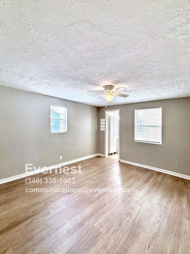 Foto del edificio - 3-Bedroom, 2-Bath Home with Pool and Conve...