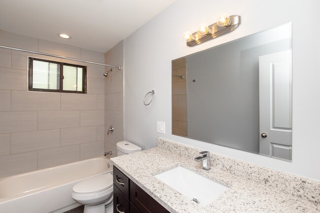 Foto del edificio - 6803 N Ridge Blvd