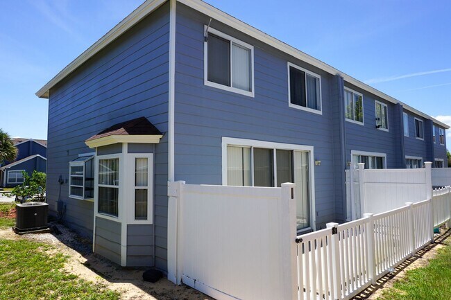 Foto del edificio - TownHome in Island Club West