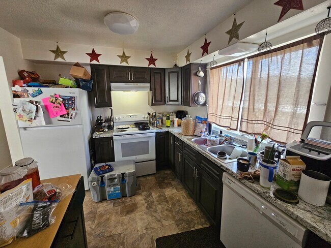 Kitchen - 101 Spencer Creek Rd