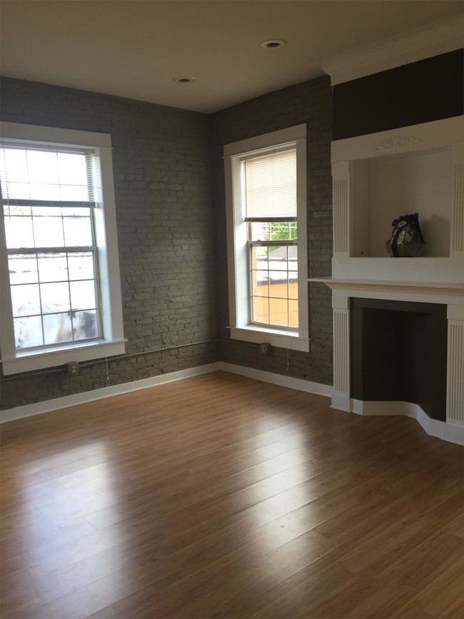 Foto del edificio - 878 Grandville Ave SW