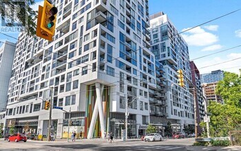 Building Photo - 576 Front St W