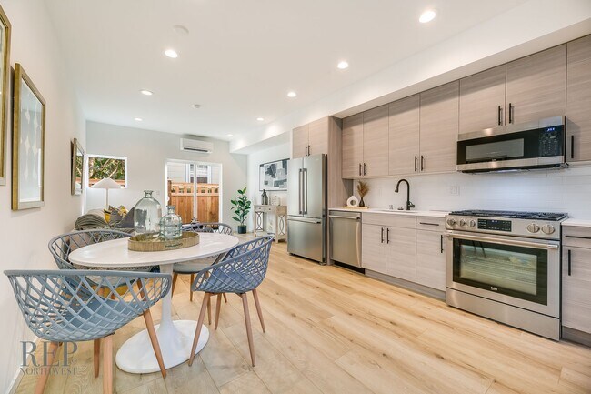 Building Photo - Brand New Townhome in the Heart of Walling...