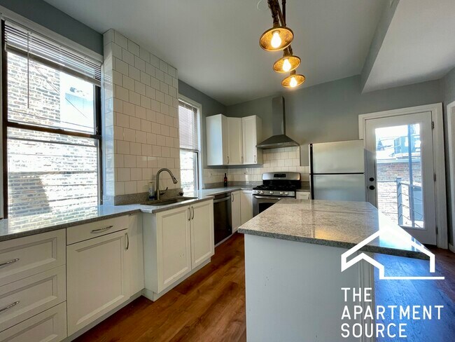 Building Photo - 747 N Throop St